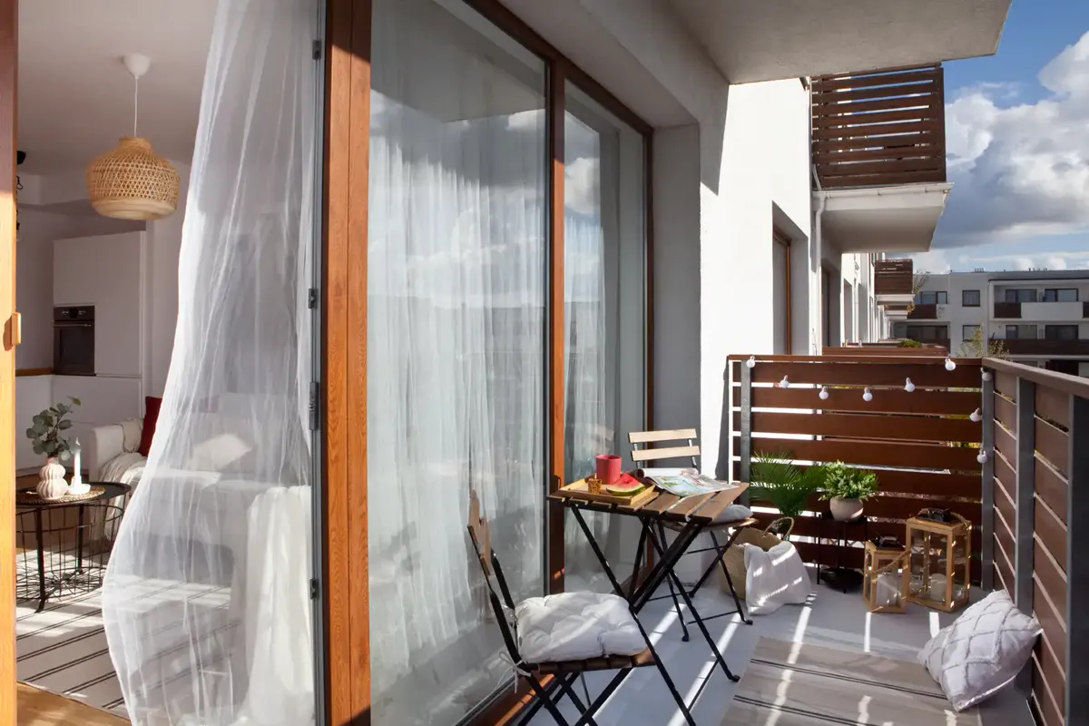 Balkon ze stolikiem bistro, ul. Arbuzowa